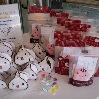 Cheer-up gift for G12 students