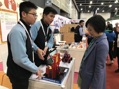 Dr. CHOI Yuk-lin, JP, Under Secretary for Education, visited our school’s InnoSTEMer Booth at the Learning & Teaching Expo 2019