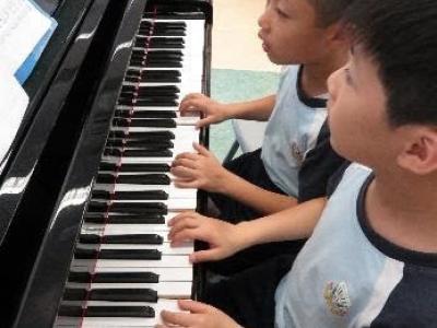Performing for classmates - In-class performance