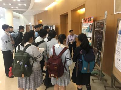 Students visiting CUHK Economics Department Exhibition.