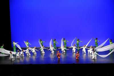 The Junior Team received the Honour Award in the 55th School Dance Festival