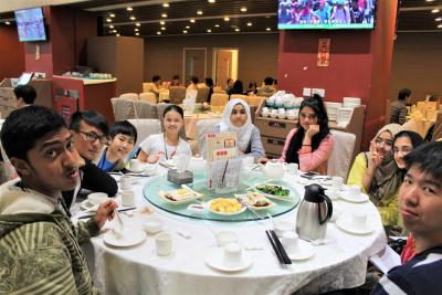 Students enjoyed dim sum and experience the local food culture together.