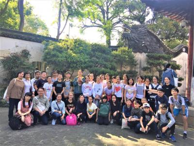 Visiting the famous sightseeing spot at Yu Garden