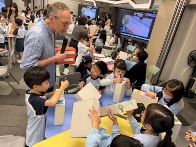 <<🚍✨A-School Welcomes UK Author Mike Smith: Inspiring Young Minds Through Reading & Creativity✨📚>>