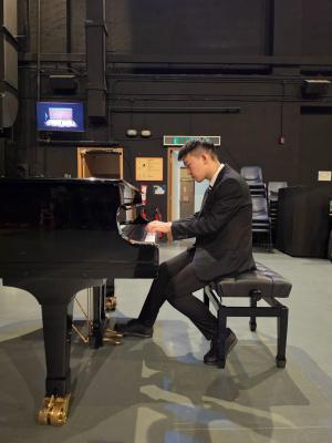琴音賀國慶 本校鋼琴好手登上沙田大會堂舞台