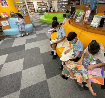 小一學生參觀王庭聰圖書館