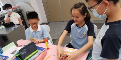 English Week: From “Let It Go!” to “Please Don’t Let Me Go”