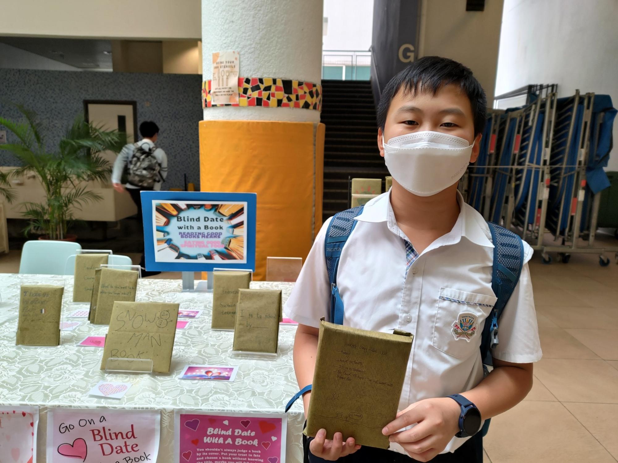 Students participating in an English activity called Blind Date with a Book to celebrate the Thanksgiving Day